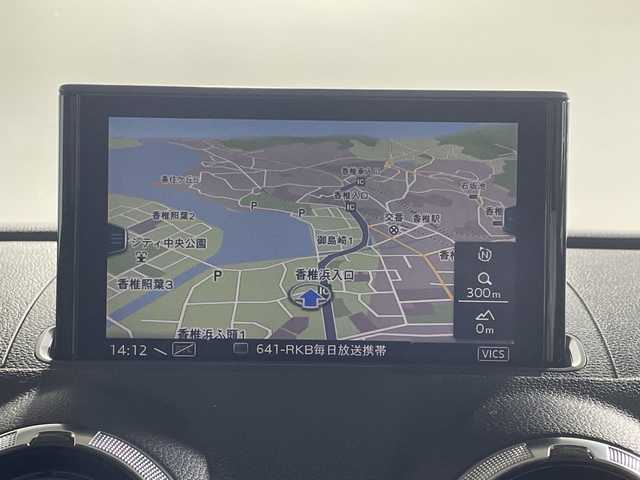 アウディ Ａ３ SB 1．4 TFSI スポーツ 福岡県 2018(平30)年 4.4万km グレー ワンオーナー/純正HDDナビ/・CD/DVD/BT/フルセグTV/・バックモニター/アウディプレセンス/革シート/・シートヒーター(D/N)/・パワーシート(D/N)/前方ドライブレコーダー/レーダー探知機/ETC/コーナーセンサー/オートブレーキホールド/LEDヘッドライト/・オートライト/・フォグランプ/アイドリングストップ/プッシュスタート/スペアキー