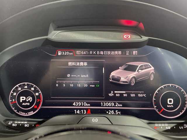 アウディ Ａ３ SB 1．4 TFSI スポーツ 福岡県 2018(平30)年 4.4万km グレー ワンオーナー/純正HDDナビ/・CD/DVD/BT/フルセグTV/・バックモニター/アウディプレセンス/革シート/・シートヒーター(D/N)/・パワーシート(D/N)/前方ドライブレコーダー/レーダー探知機/ETC/コーナーセンサー/オートブレーキホールド/LEDヘッドライト/・オートライト/・フォグランプ/アイドリングストップ/プッシュスタート/スペアキー