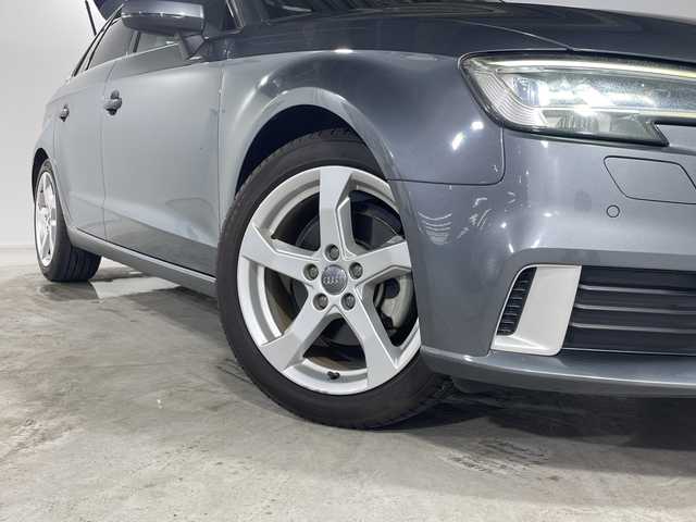 アウディ Ａ３ SB 1．4 TFSI スポーツ 福岡県 2018(平30)年 4.4万km グレー ワンオーナー/純正HDDナビ/・CD/DVD/BT/フルセグTV/・バックモニター/アウディプレセンス/革シート/・シートヒーター(D/N)/・パワーシート(D/N)/前方ドライブレコーダー/レーダー探知機/ETC/コーナーセンサー/オートブレーキホールド/LEDヘッドライト/・オートライト/・フォグランプ/アイドリングストップ/プッシュスタート/スペアキー