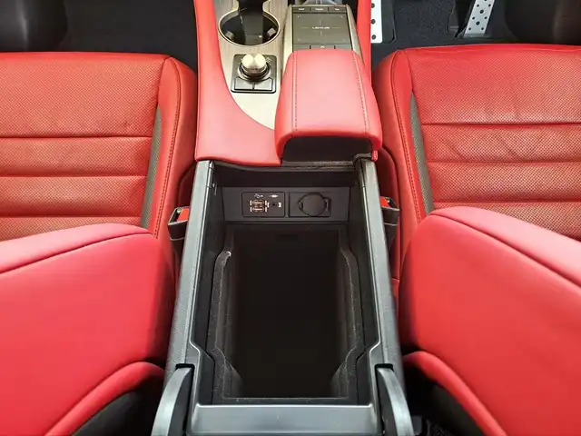 レクサス ＲＸ 300 Fスポーツ 大阪府 2021(令3)年 3.5万km ホワイトノーヴァガラスフレーク /禁煙ワンオーナー//サンルーフ//ルーフレール//純正メーカーナビ/・SD/Bluetooth/CD/USB/AUX/フルTV//バックカメラ・全方位カメラ//前後ドラレコ【TZ-D205W】//コーナーセンサー//前後USB充電//パワーバックドア//純正20AW//前席シートヒーター/エアーシート//後席シートヒーター//前席パワーシートD席メモリ付き//ヘッドアップディスプレー//オートハイビーム//ステアリングヒーター//純正20AW//ビルトインETC2.0//衝突軽減ブレーキ//レーダークルーズコントロール//レーンキープアシスト//ブラインドスポットモニター//AC100コンセント