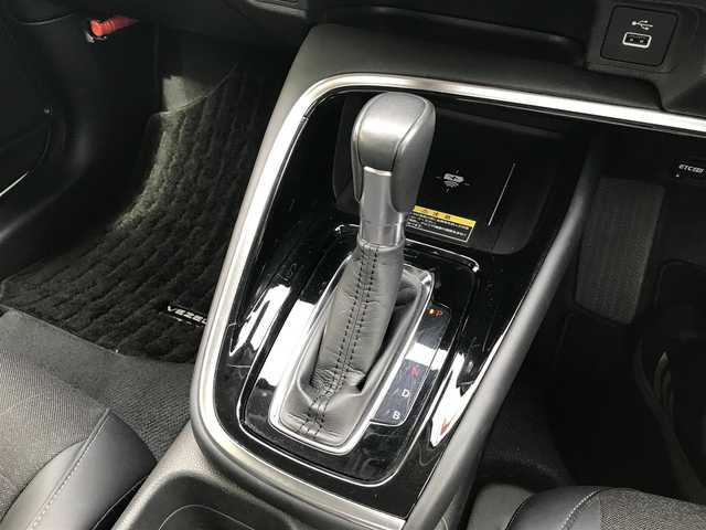 ホンダ ヴェゼル ハイブリッド e:HEV Z 富山県 2021(令3)年 6.4万km プラチナホワイトパール 4WD/純正ナビ/フルセグTV/Bluetooth/全周囲カメラ/衝突被害軽減ブレーキ/コーナーセンサー/レーンキープアシスト/レーダークルーズコントロール/革巻きステアリング/ステアリングスイッチ/ハーフレザーシート/シートヒーター/プッシュスタート/スマートキー/ETC2.0