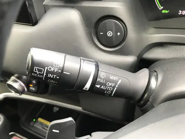 ホンダ ヴェゼル ハイブリッド e:HEV Z 富山県 2021(令3)年 6.4万km プラチナホワイトパール 4WD/純正ナビ/フルセグTV/Bluetooth/全周囲カメラ/衝突被害軽減ブレーキ/コーナーセンサー/レーンキープアシスト/レーダークルーズコントロール/革巻きステアリング/ステアリングスイッチ/ハーフレザーシート/シートヒーター/プッシュスタート/スマートキー/ETC2.0