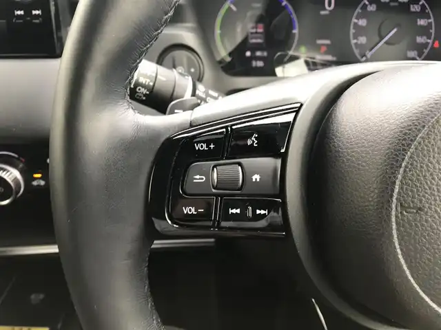 ホンダ ヴェゼル ハイブリッド e:HEV Z 富山県 2021(令3)年 6.4万km プラチナホワイトパール 4WD/純正ナビ/フルセグTV/Bluetooth/全周囲カメラ/衝突被害軽減ブレーキ/コーナーセンサー/レーンキープアシスト/レーダークルーズコントロール/革巻きステアリング/ステアリングスイッチ/ハーフレザーシート/シートヒーター/プッシュスタート/スマートキー/ETC2.0