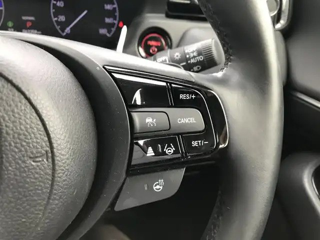 ホンダ ヴェゼル ハイブリッド e:HEV Z 富山県 2021(令3)年 6.4万km プラチナホワイトパール 4WD/純正ナビ/フルセグTV/Bluetooth/全周囲カメラ/衝突被害軽減ブレーキ/コーナーセンサー/レーンキープアシスト/レーダークルーズコントロール/革巻きステアリング/ステアリングスイッチ/ハーフレザーシート/シートヒーター/プッシュスタート/スマートキー/ETC2.0