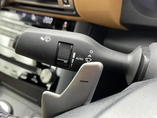 レクサス ＩＳ 300h バージョンL 福井県 2021(令3)年 5.4万km レッドマイカクリスタルシャイン サンルーフ/純正ナビゲーション/【AM/FM/CD/Bluetooth/フルセグTV】/全方位カメラ/ビルトインETC/レーダークルーズコントロール/電子パーキングブレーキ/ブレーキホールド/パワーシート（運転席/助手席）/シートヒーター（運転席/助手席）/オートライト/オートマチックハイビーム/LEDヘッドライド/プッシュスタート/スマートキー/スペアキー/カードキー/パドルシフト/取扱説明書