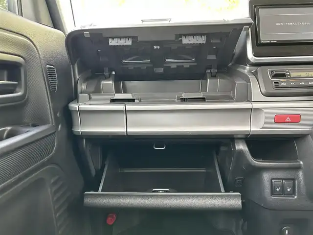 スズキ スペーシア ギア HYBRID XZターボ 岡山県 2019(平31)年 3.3万km ブルーイッシュブラックパール3 純正ナビ　　CN-RZ743W/Bluetooth、AM、FM、フルセグTV、CD、DVD/パドルシフト/両側パワースライドドア/シートバックテーブル/前席シートヒーター/クルーズコントロール（追従機能なし）/スリムサーキュレーター/後席ロールサンシェード/オートライト/レーンキープアシスト/ビルトインETC/純正フロアマット/横滑り防止装置/盗難防止装置/スズキセーフティサポート/・デュアルカメラブレーキサポート/・後退時サポートブレーキ/・車線逸脱抑制機能/・車線逸脱警報機能/・ふらつき警報/・標識認識機能/・先行車発進お知らせ機能