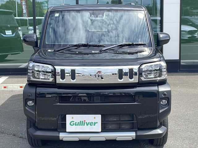 ダイハツ タフト G ターボ クロムベンチャー 道東・釧路十勝 2022(令4)年 4万km ブラックマイカメタリック ・４WD/・パノラマルーフ/・純正７インチメモリナビ/（AM・FM・CD・DVD・フルセグ・BT・USB）/・バックカメラ/・アダプティブクルーズコントロール/・ドアバイザー/・ルーフレール/・ステアリングスイッチ/・純正マットガード/・ETC/・電動格納ミラー/・純正フロアマット/・前席シートヒーター/・スマートアシスト/・先行者発進お知らせ装置/・衝突被害軽減ブレーキ/・車線逸脱防止警報/・ふらつき警報/・標識認識機能/・アイドリングストップ/・前後コーナーセンサー/・フロントフォグライト