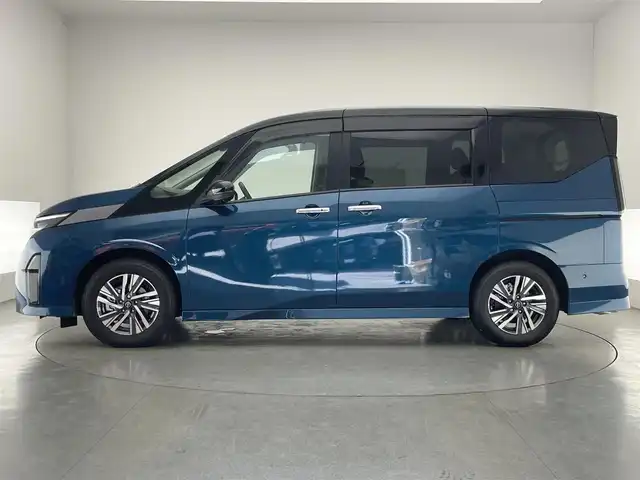 日産 セレナ e－パワー ルキシオン 愛知県 2023(令5)年 0.5万km 紺Ｍ 純正１２．３型ナビ　デジタルインナーミラー　全方位カメラ　ハンズフリー両側パワスラ　プロパイロット　ＢＳＭ　ワイヤレス充電　ＥＴＣ２．０　フルセグＴＶ　Ｐアシスト　車線逸脱　オートハイビーム　シートヒーター　ＬＥＤ フォグランプ　衝突軽減　ドラレコ コーナーセンサー 純正マット　純正１６インチAW　ステアリングヒーター