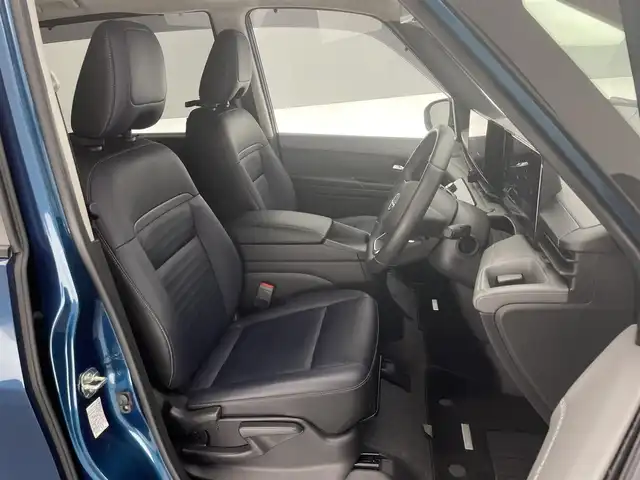 日産 セレナ e－パワー ルキシオン 愛知県 2023(令5)年 0.5万km 紺Ｍ 純正１２．３型ナビ　デジタルインナーミラー　全方位カメラ　ハンズフリー両側パワスラ　プロパイロット　ＢＳＭ　ワイヤレス充電　ＥＴＣ２．０　フルセグＴＶ　Ｐアシスト　車線逸脱　オートハイビーム　シートヒーター　ＬＥＤ フォグランプ　衝突軽減　ドラレコ コーナーセンサー 純正マット　純正１６インチAW　ステアリングヒーター