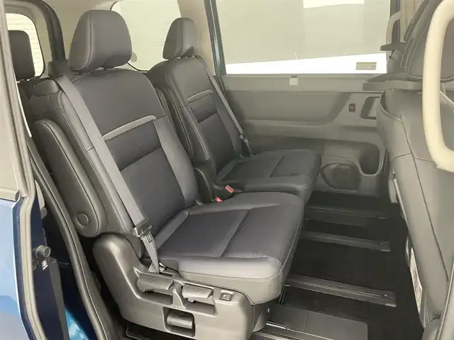 日産 セレナ e－パワー ルキシオン 愛知県 2023(令5)年 0.5万km 紺Ｍ 純正１２．３型ナビ　デジタルインナーミラー　全方位カメラ　ハンズフリー両側パワスラ　プロパイロット　ＢＳＭ　ワイヤレス充電　ＥＴＣ２．０　フルセグＴＶ　Ｐアシスト　車線逸脱　オートハイビーム　シートヒーター　ＬＥＤ フォグランプ　衝突軽減　ドラレコ コーナーセンサー 純正マット　純正１６インチAW　ステアリングヒーター