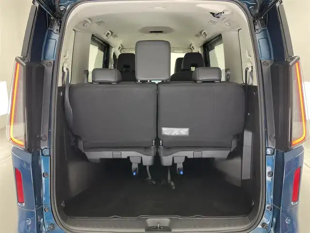 日産 セレナ e－パワー ルキシオン 愛知県 2023(令5)年 0.5万km 紺Ｍ 純正１２．３型ナビ　デジタルインナーミラー　全方位カメラ　ハンズフリー両側パワスラ　プロパイロット　ＢＳＭ　ワイヤレス充電　ＥＴＣ２．０　フルセグＴＶ　Ｐアシスト　車線逸脱　オートハイビーム　シートヒーター　ＬＥＤ フォグランプ　衝突軽減　ドラレコ コーナーセンサー 純正マット　純正１６インチAW　ステアリングヒーター