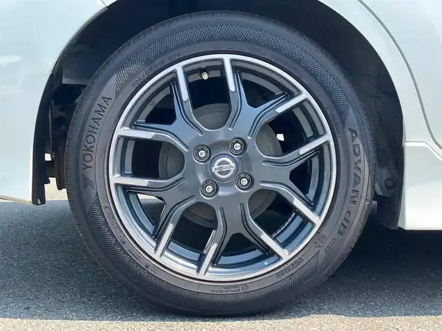日産 ノート e－パワー ニスモ 福島県 2018(平30)年 4.7万km ブリリアントホワイトパール エンジンスタートボタン/パワーステアリング/パワーウィンドウ/スマートキー/オートエアコン/クルーズコントロール/ETC/全方位カメラ/純正ナビ（CD/DVD）/純正ドライブレコーダー/純正フロアマット/純正アルミホイール/ABS/横滑り防止装置/ナイトビジョン/コーナーセンサー前後/レーンキープアシスト/オートライト/Wエアバック/衝突軽減システム/デジタルインナーミラー/社外アルミ車載（スタッドレス）