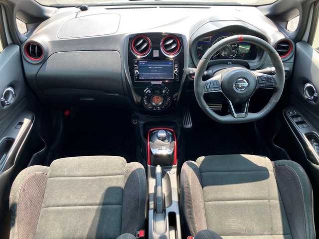 日産 ノート e－パワー ニスモ 福島県 2018(平30)年 4.7万km ブリリアントホワイトパール /エンジンスタートボタン//パワーステアリング//パワーウィンドウ//スマートキー//オートエアコン//クルーズコントロール//ETC//全方位カメラ//純正ナビ（CD/DVD）//純正ドライブレコーダー//純正フロアマット//純正アルミホイール//ABS//横滑り防止装置//ナイトビジョン//コーナーセンサー前後//レーンキープアシスト//オートライト//Wエアバック//衝突軽減システム//デジタルインナーミラー//社外アルミ車載（スタッドレス）