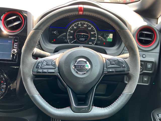 日産 ノート e－パワー ニスモ 福島県 2018(平30)年 4.7万km ブリリアントホワイトパール /エンジンスタートボタン//パワーステアリング//パワーウィンドウ//スマートキー//オートエアコン//クルーズコントロール//ETC//全方位カメラ//純正ナビ（CD/DVD）//純正ドライブレコーダー//純正フロアマット//純正アルミホイール//ABS//横滑り防止装置//ナイトビジョン//コーナーセンサー前後//レーンキープアシスト//オートライト//Wエアバック//衝突軽減システム//デジタルインナーミラー//社外アルミ車載（スタッドレス）