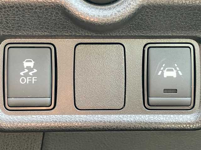 日産 ノート e－パワー ニスモ 福島県 2018(平30)年 4.7万km ブリリアントホワイトパール /エンジンスタートボタン//パワーステアリング//パワーウィンドウ//スマートキー//オートエアコン//クルーズコントロール//ETC//全方位カメラ//純正ナビ（CD/DVD）//純正ドライブレコーダー//純正フロアマット//純正アルミホイール//ABS//横滑り防止装置//ナイトビジョン//コーナーセンサー前後//レーンキープアシスト//オートライト//Wエアバック//衝突軽減システム//デジタルインナーミラー//社外アルミ車載（スタッドレス）