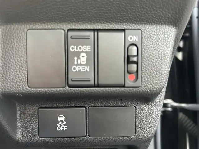 ホンダ フリード G 佐賀県 2017(平29)年 8.4万km クリスタルブラックパール 6人乗り　/純正SDナビ　/・バックカメラ　/・フルセグTV/BT/CD/DVD/純正15インチAW　/片側パワースライドドア　/LEDヘッドライト　/LEDフォグランプ　/オートライト/ETC　/プッシュスタート　/スペアキー×1/取扱説明書　/保証書