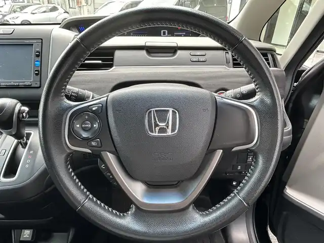 ホンダ フリード G 佐賀県 2017(平29)年 8.4万km クリスタルブラックパール 6人乗り　/純正SDナビ　/・バックカメラ　/・フルセグTV/BT/CD/DVD/純正15インチAW　/片側パワースライドドア　/LEDヘッドライト　/LEDフォグランプ　/オートライト/ETC　/プッシュスタート　/スペアキー×1/取扱説明書　/保証書