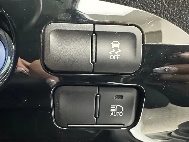 トヨタ プリウス SセーフティプラスⅡ 兵庫県 2021(令3)年 9.3万km プラチナホワイトパールマイカ 4WD/モデリスタエアロ/トヨタセーフティセンス/純正ディスプレーオーディオ＆BT/アラウンドビューモニター/ドライブレコーダー前後/純正フロアマット＆ドアバイザー/オートライト＆ハイビーム/LEDライト/レーダークルーズコントロール/ビルトインETC/純正１７inアルミホイール/スマートキー/プッシュスタート/W＆サイド＆カーテンエアバック