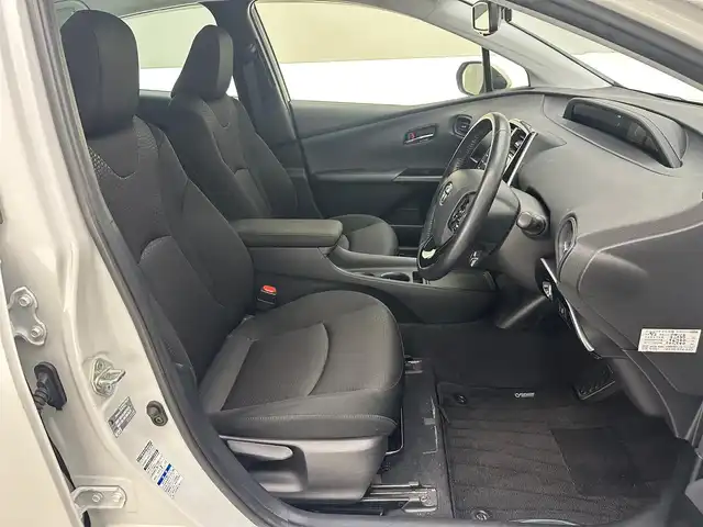 トヨタ プリウス SセーフティプラスⅡ 兵庫県 2021(令3)年 9.3万km プラチナホワイトパールマイカ 4WD/モデリスタエアロ/トヨタセーフティセンス/純正ディスプレーオーディオ＆BT/アラウンドビューモニター/ドライブレコーダー前後/純正フロアマット＆ドアバイザー/オートライト＆ハイビーム/LEDライト/レーダークルーズコントロール/ビルトインETC/純正１７inアルミホイール/スマートキー/プッシュスタート/W＆サイド＆カーテンエアバック