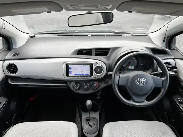 トヨタ ヴィッツ F 道央・札幌 2011(平23)年 14.3万km シルバーM ４WD/寒冷地仕様/社外メモリーナビ/AM/FM/BT/フルセグ/ETC/ワイパーデアイサー/リモコンキー/電動格納ミラー/ウィンカーミラー/純正フロアマット/ドアバイザー