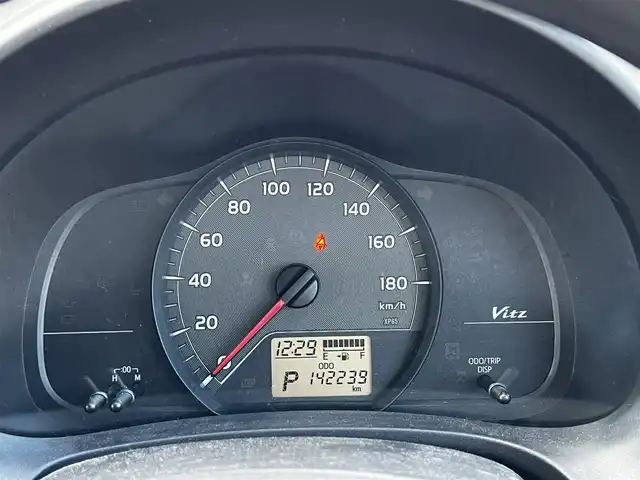 トヨタ ヴィッツ F 道央・札幌 2011(平23)年 14.3万km シルバーM ４WD/寒冷地仕様/社外メモリーナビ/AM/FM/BT/フルセグ/ETC/ワイパーデアイサー/リモコンキー/電動格納ミラー/ウィンカーミラー/純正フロアマット/ドアバイザー