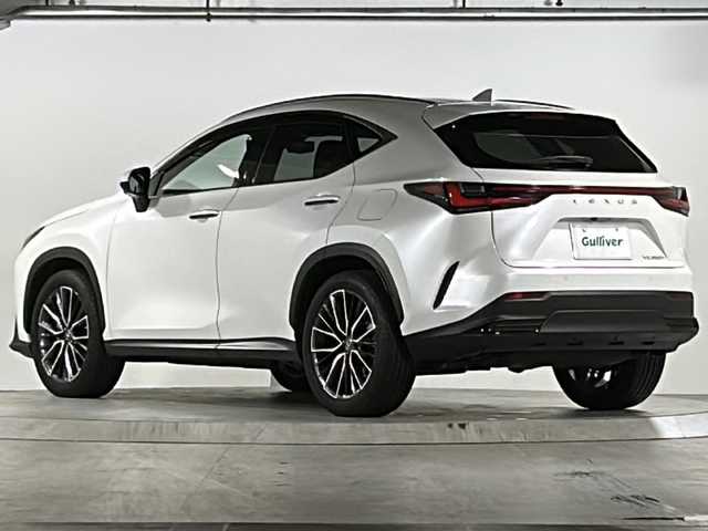 レクサス ＮＸ 350h バージョンL 広島県 2023(令5)年 1.8万km ソニッククォーツ パノラマルーフ/ルーフレール/レクサスセーフティシステム+/・プリクラッシュセーフティ/・レーダークルーズコントロール/・LTA/LCA/LDA/・RSA/・TMN/・AHS/AHB/・ドライバー異常時対応システム/BSM/クリアランスソナー/ヘッドアップディスプレイ/純正14インチデュスプレイオーディオPlus/・ナビ/フルセグ/Bluetooth/スマホ連携/USB/パノラミックビューモニター/デジタルインナーミラー/ワイヤレス充電/ステアリングヒーター/パワーシート/シートメモリー/レザーシート/シートヒーター/ベンチレーション/３眼フルLEDヘッドライト/フォグランプ/ヘッドランプクリーナー/電動パーキングブレーキ/ブレーキホールド/ヒルスタートアシスト/スペアキー/ETC２．０/前後ドライブレコーダー（DC-DR652）/AC100V100W電源