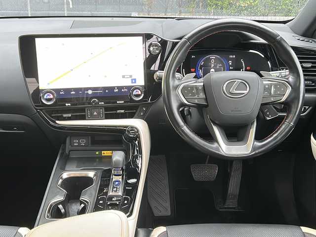 レクサス ＮＸ 350h バージョンL 広島県 2023(令5)年 1.8万km ソニッククォーツ パノラマルーフ/ルーフレール/レクサスセーフティシステム+/・プリクラッシュセーフティ/・レーダークルーズコントロール/・LTA/LCA/LDA/・RSA/・TMN/・AHS/AHB/・ドライバー異常時対応システム/BSM/クリアランスソナー/ヘッドアップディスプレイ/純正14インチデュスプレイオーディオPlus/・ナビ/フルセグ/Bluetooth/スマホ連携/USB/パノラミックビューモニター/デジタルインナーミラー/ワイヤレス充電/ステアリングヒーター/パワーシート/シートメモリー/レザーシート/シートヒーター/ベンチレーション/３眼フルLEDヘッドライト/フォグランプ/ヘッドランプクリーナー/電動パーキングブレーキ/ブレーキホールド/ヒルスタートアシスト/スペアキー/ETC２．０/前後ドライブレコーダー（DC-DR652）/AC100V100W電源