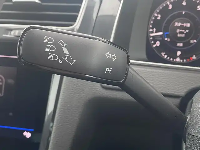 フォルクスワーゲン ゴルフ TSI コンフォートL マイスター 熊本県 2020(令2)年 2.7万km ピュアホワイト 純正ナビ/・BT/USB/SD/DVD/CD/バックカメラ/ACC（アダプティブ・クルーズ・コントロール）/レーンキープアシスト/レーンチェンジアシスト/パークディスタンスコントロール/自動駐車支援システム/ブラインドスポットディテクション/衝突被害吸収ボディ/革巻きステアリング/・パドルシフト/・ステアリングリモコン/LEDライト/・オートライト/電動格納ミラー/・ウィンカーミラー/電動パーキングブレーキ/・オートホールド/前後ドライブレコーダー/ビルトインETC/USB入力端子/純正フロアマット/純正AW/プッシュスタート/・スマートキー/・スペアキー