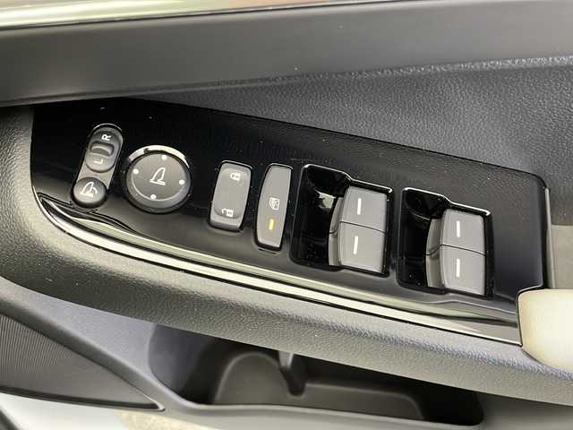 ホンダ ヴェゼル ハイブリッド e:HEV Z 長野県 2024(令6)年 2万km プレミアムサンライトホワイトパール 4WD/寒冷地仕様/ホワイトレザー/純正ナビ/（フルセグ/Bluetooth/AppleCarPlay/AndroidAuto)/バックカメラ/ビルトインETC2.0/衝突軽減ブレーキ/レーンキープアシスト/レーダークルーズコントロール/ブラインドスポットモニター/前後コーナーセンサー/ブラインドスポットモニター/電動リアゲート/踏み間違い防止/前席シートヒーター/ステアリングヒーター/置くだけ充電/電動パーキング/ステアリングスイッチ/スマートキー/スペアキー