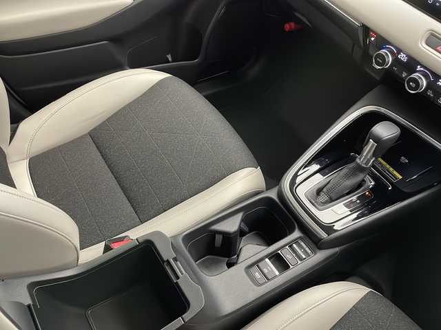 ホンダ ヴェゼル ハイブリッド e:HEV Z 長野県 2024(令6)年 2万km プレミアムサンライトホワイトパール 4WD/寒冷地仕様/ホワイトレザー/純正ナビ/（フルセグ/Bluetooth/AppleCarPlay/AndroidAuto)/バックカメラ/ビルトインETC2.0/衝突軽減ブレーキ/レーンキープアシスト/レーダークルーズコントロール/ブラインドスポットモニター/前後コーナーセンサー/ブラインドスポットモニター/電動リアゲート/踏み間違い防止/前席シートヒーター/ステアリングヒーター/置くだけ充電/電動パーキング/ステアリングスイッチ/スマートキー/スペアキー