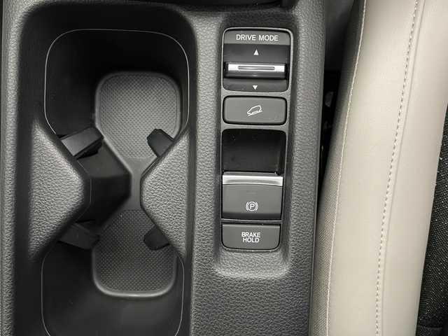 ホンダ ヴェゼル ハイブリッド e:HEV Z 長野県 2024(令6)年 2万km プレミアムサンライトホワイトパール 4WD/寒冷地仕様/ホワイトレザー/純正ナビ/（フルセグ/Bluetooth/AppleCarPlay/AndroidAuto)/バックカメラ/ビルトインETC2.0/衝突軽減ブレーキ/レーンキープアシスト/レーダークルーズコントロール/ブラインドスポットモニター/前後コーナーセンサー/ブラインドスポットモニター/電動リアゲート/踏み間違い防止/前席シートヒーター/ステアリングヒーター/置くだけ充電/電動パーキング/ステアリングスイッチ/スマートキー/スペアキー