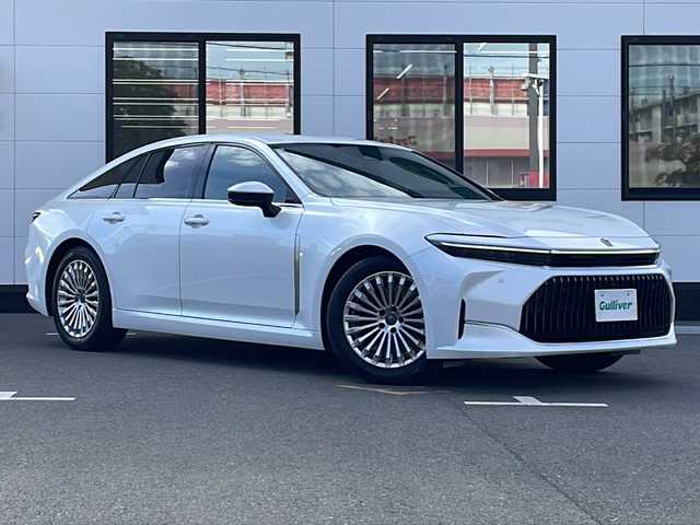 トヨタ クラウン Z 山口県 2024(令6)年 0.8万km プレシャスホワイトパール ワンオーナー/ディスプレイオーディオ（コネクティッドナビ対応）Plus/・AM/FM/USB/Bluetooth/Miracast/フルセグテレビ/ETC2.0/アラウンドビューモニター/トヨタチームメイト/ブラインドスポットモニター/デジタルインナーミラー/純正フロアマット/19インチ純正アルミホイール/レザーシート/前席・後席シートヒーター/前席・後席シートベンチレーション/後席リフレッシュシート/サンシェード/電動リアゲート/電動パーキングブレーキ/オートブレーキホールド/LEDヘッドランプ/オートライト/Toyota Safety Sense/・プリクラッシュセーフティ/・緊急時操舵支援/・レーントレーシングアシスト/・レーダークルーズコントロール/・アダプティブハイビームシステム/取扱説明書/保証書