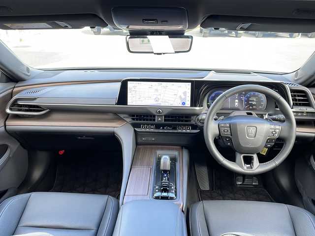 トヨタ クラウン Z 山口県 2024(令6)年 0.8万km プレシャスホワイトパール ワンオーナー/ディスプレイオーディオ（コネクティッドナビ対応）Plus/・AM/FM/USB/Bluetooth/Miracast/フルセグテレビ/ETC2.0/アラウンドビューモニター/トヨタチームメイト/ブラインドスポットモニター/デジタルインナーミラー/純正フロアマット/19インチ純正アルミホイール/レザーシート/前席・後席シートヒーター/前席・後席シートベンチレーション/後席リフレッシュシート/サンシェード/電動リアゲート/電動パーキングブレーキ/オートブレーキホールド/LEDヘッドランプ/オートライト/Toyota Safety Sense/・プリクラッシュセーフティ/・緊急時操舵支援/・レーントレーシングアシスト/・レーダークルーズコントロール/・アダプティブハイビームシステム/取扱説明書/保証書