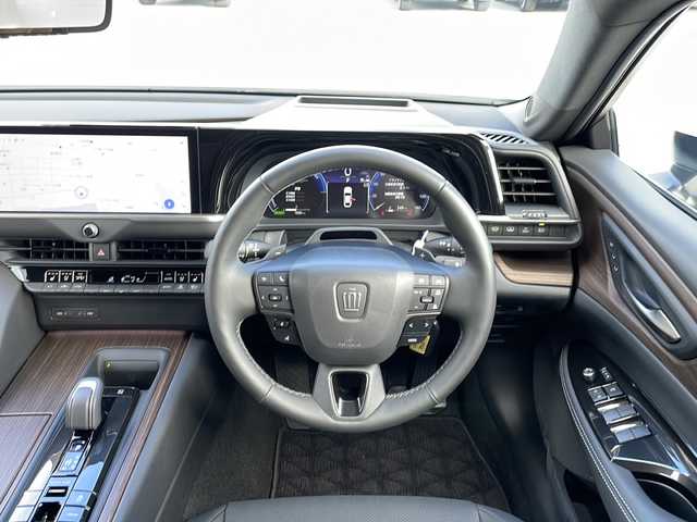 トヨタ クラウン Z 山口県 2024(令6)年 0.8万km プレシャスホワイトパール ワンオーナー/ディスプレイオーディオ（コネクティッドナビ対応）Plus/・AM/FM/USB/Bluetooth/Miracast/フルセグテレビ/ETC2.0/アラウンドビューモニター/トヨタチームメイト/ブラインドスポットモニター/デジタルインナーミラー/純正フロアマット/19インチ純正アルミホイール/レザーシート/前席・後席シートヒーター/前席・後席シートベンチレーション/後席リフレッシュシート/サンシェード/電動リアゲート/電動パーキングブレーキ/オートブレーキホールド/LEDヘッドランプ/オートライト/Toyota Safety Sense/・プリクラッシュセーフティ/・緊急時操舵支援/・レーントレーシングアシスト/・レーダークルーズコントロール/・アダプティブハイビームシステム/取扱説明書/保証書