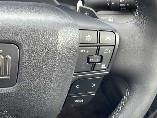 トヨタ クラウン Z 山口県 2024(令6)年 0.8万km プレシャスホワイトパール ワンオーナー/ディスプレイオーディオ（コネクティッドナビ対応）Plus/・AM/FM/USB/Bluetooth/Miracast/フルセグテレビ/ETC2.0/アラウンドビューモニター/トヨタチームメイト/ブラインドスポットモニター/デジタルインナーミラー/純正フロアマット/19インチ純正アルミホイール/レザーシート/前席・後席シートヒーター/前席・後席シートベンチレーション/後席リフレッシュシート/サンシェード/電動リアゲート/電動パーキングブレーキ/オートブレーキホールド/LEDヘッドランプ/オートライト/Toyota Safety Sense/・プリクラッシュセーフティ/・緊急時操舵支援/・レーントレーシングアシスト/・レーダークルーズコントロール/・アダプティブハイビームシステム/取扱説明書/保証書