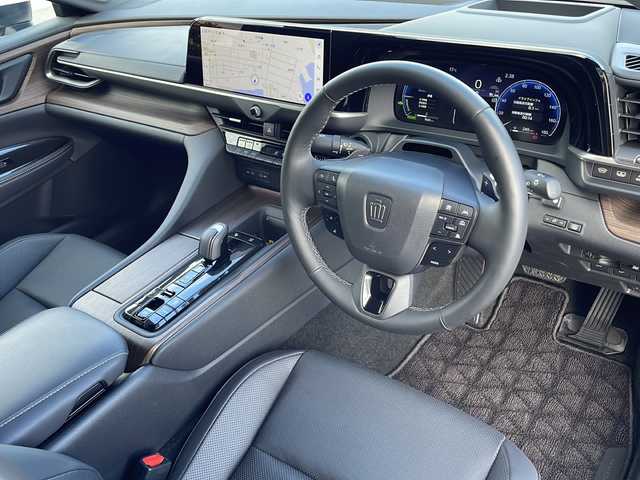 トヨタ クラウン Z 山口県 2024(令6)年 0.8万km プレシャスホワイトパール ワンオーナー/ディスプレイオーディオ（コネクティッドナビ対応）Plus/・AM/FM/USB/Bluetooth/Miracast/フルセグテレビ/ETC2.0/アラウンドビューモニター/トヨタチームメイト/ブラインドスポットモニター/デジタルインナーミラー/純正フロアマット/19インチ純正アルミホイール/レザーシート/前席・後席シートヒーター/前席・後席シートベンチレーション/後席リフレッシュシート/サンシェード/電動リアゲート/電動パーキングブレーキ/オートブレーキホールド/LEDヘッドランプ/オートライト/Toyota Safety Sense/・プリクラッシュセーフティ/・緊急時操舵支援/・レーントレーシングアシスト/・レーダークルーズコントロール/・アダプティブハイビームシステム/取扱説明書/保証書