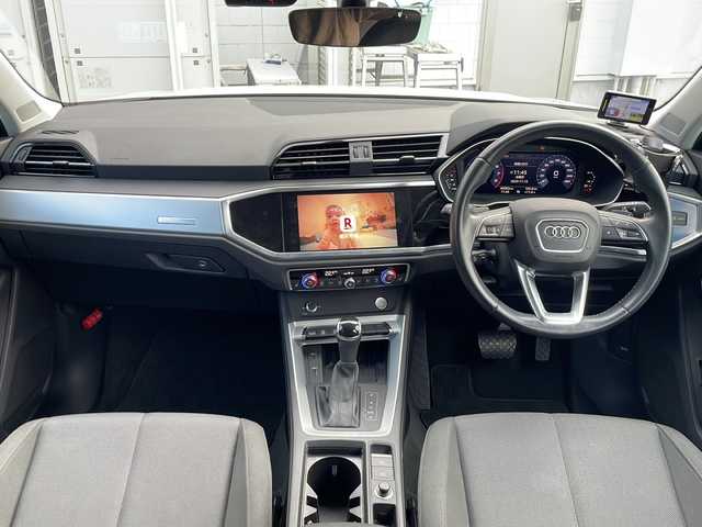 アウディ Ｑ３ スポーツバック 35TFSI 東京都 2020(令2)年 4万km 白 純正メモリナビ/フルセグテレビ/Bluetooth/バックカメラ/全方位カメラ/ウィンカーミラー/クルーズコントロール/プッシュスタート/パワーバックドア/ビルトインETC2.0/LEDヘッドライト/D/Nパワーシート/前後コーナーセンサー/オートホールドブレーキ/置くだけ充電/前後ドライブレコーダー/パドルシフト/USBポート/ルーフキャリア