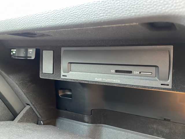 アウディ Ｑ３ スポーツバック 35TFSI 東京都 2020(令2)年 4万km 白 純正メモリナビ/フルセグテレビ/Bluetooth/バックカメラ/全方位カメラ/ウィンカーミラー/クルーズコントロール/プッシュスタート/パワーバックドア/ビルトインETC2.0/LEDヘッドライト/D/Nパワーシート/前後コーナーセンサー/オートホールドブレーキ/置くだけ充電/前後ドライブレコーダー/パドルシフト/USBポート/ルーフキャリア