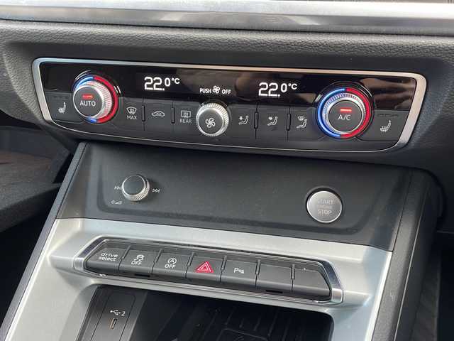 アウディ Ｑ３ スポーツバック 35TFSI 東京都 2020(令2)年 4万km 白 純正メモリナビ/フルセグテレビ/Bluetooth/バックカメラ/全方位カメラ/ウィンカーミラー/クルーズコントロール/プッシュスタート/パワーバックドア/ビルトインETC2.0/LEDヘッドライト/D/Nパワーシート/前後コーナーセンサー/オートホールドブレーキ/置くだけ充電/前後ドライブレコーダー/パドルシフト/USBポート/ルーフキャリア