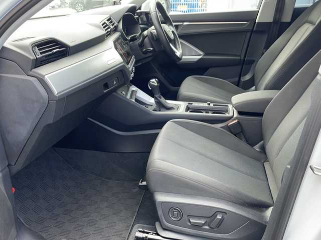 アウディ Ｑ３ スポーツバック 35TFSI 東京都 2020(令2)年 4万km 白 純正メモリナビ/フルセグテレビ/Bluetooth/バックカメラ/全方位カメラ/ウィンカーミラー/クルーズコントロール/プッシュスタート/パワーバックドア/ビルトインETC2.0/LEDヘッドライト/D/Nパワーシート/前後コーナーセンサー/オートホールドブレーキ/置くだけ充電/前後ドライブレコーダー/パドルシフト/USBポート/ルーフキャリア