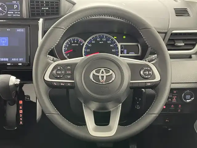 トヨタ ルーミー カスタムG 愛知県 2023(令5)年 2.5万km プラムブラウンパールクリスタルシャイン 純正９型ナビ　全方位カメラ　両側パワスラ　禁煙　フルセグ　DVD　スマアシ　追従クルコン　ドラレコ　ETC　コーナーセンサー　LEDオートライト　フォグ　オートハイビーム　USB　衝突軽減　純正マット　Bluetooth　アイドリングストップ　スマートキー　プッシュスタート