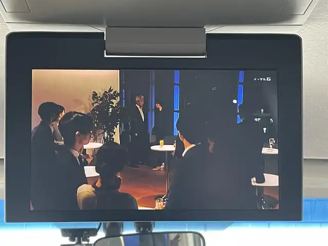 トヨタ エスクァイア ハイブリッド Gi 愛知県 2014(平26)年 6.5万km シルバーM ・純正Tコネクト9インチメモリーナビ/・フルセグテレビ/・CD/DVD再生機能/・Bluetooth接続機能/・ミュージックサーバー（SD録音機能）/・DSRC（ETC）/・バックカメラ/・フリップダウンモニター/・両側電動スライドドア/・合成皮革シート/・3列シート/・純正フロアマット/・純正15インチアルミホイール/・純正LEDヘッドライト/・オートライト/・コムテックドライブレコーダー（前方向）/・スマートキー/・全席オートエアコン/・クルーズコントロール