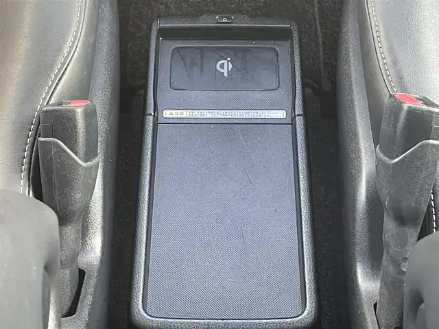 トヨタ エスクァイア ハイブリッド Gi 愛知県 2014(平26)年 6.5万km シルバーM ・純正Tコネクト9インチメモリーナビ/・フルセグテレビ/・CD/DVD再生機能/・Bluetooth接続機能/・ミュージックサーバー（SD録音機能）/・DSRC（ETC）/・バックカメラ/・フリップダウンモニター/・両側電動スライドドア/・合成皮革シート/・3列シート/・純正フロアマット/・純正15インチアルミホイール/・純正LEDヘッドライト/・オートライト/・コムテックドライブレコーダー（前方向）/・スマートキー/・全席オートエアコン/・クルーズコントロール