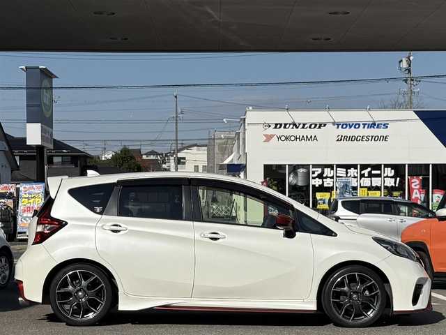日産 ノート ニスモS 愛知県 2017(平29)年 8.5万km ブリリアントホワイトパール /ワンオーナー//純正SDメモリナビ//純正フルセグTV//SD/AM/FM/BT/CD/DVD/AUX//バックカメラ//ETC2.0//純正ドライブレコーダー//横滑り防止装置//リアウィンドウデフォッガー//ステアスイッチ//純正LEDオートライト//フロントフォグランプ//純正17インチアルミホイール//純正フロアマット//純正ドアバイザー//電格ミラー//ISOFIX//イモビライザー//ダブルエアバック//スマートキー//スペアキー1本//取扱説明書//ナビ説明書//保証書//ディーラー記録簿(H29/H30/R1/R2/R3/R4/R5/R6)