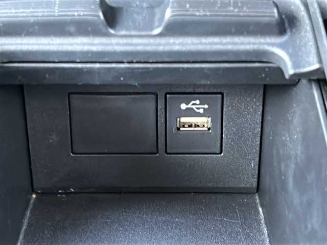 トヨタ アクア G 千葉県 2022(令4)年 5.6万km アーバンカーキ ワンオーナー/トヨタセーフティセンス/・衝突軽減ブレーキ/・レーンキープアシスト/・前後コーナーセンサー/・レーダークルーズコントロール/純正メモリーナビゲーション/【Bluetooth・フルセグTV・Miracast】/全方位カメラ/USB入力端子/エンジンプッシュスタート/・スマートキー/・スペアキー/LEDヘッドライト/・オートライト/・オートハイビーム/前後ドライブレコーダー/ETC2.0/後席AC電源コンセント/ステアリングリモコン/横滑り防止装置/純正フロアマット/保証書/取扱説明書/記録薄