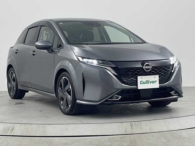 日産 オーラ G レザーエディション 熊本県 2024(令6)年 0.3万km ダークメタルグレー 純正9型ナビ/フルセグテレビ/Bluetooth/USB/HDMI/全方位カメラ/コーナーセンサー/BOSEサラウンドシステム/黒革シート/置くだけ充電/電子パーキング/オートホールド/エマージェンシーブレーキ/レーンキープアシスト/ブラインドスポットモニター/プロパイロット/インテリジェントルームミラー/ビルトインETC2.0/純正マット/ドアバイザー/スマートキー/スペアキー/プッシュスタート/LEDライト/オートライト/フォグライト/オートハイビームアシスト