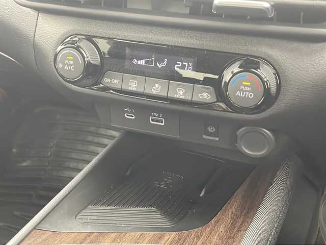 日産 オーラ G レザーエディション 熊本県 2024(令6)年 0.3万km ダークメタルグレー 純正9型ナビ/フルセグテレビ/Bluetooth/USB/HDMI/全方位カメラ/コーナーセンサー/BOSEサラウンドシステム/黒革シート/置くだけ充電/電子パーキング/オートホールド/エマージェンシーブレーキ/レーンキープアシスト/ブラインドスポットモニター/プロパイロット/インテリジェントルームミラー/ビルトインETC2.0/純正マット/ドアバイザー/スマートキー/スペアキー/プッシュスタート/LEDライト/オートライト/フォグライト/オートハイビームアシスト