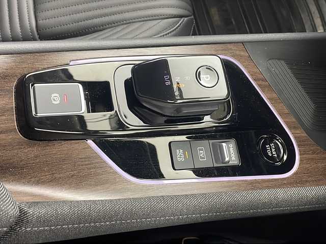 日産 オーラ G レザーエディション 熊本県 2024(令6)年 0.3万km ダークメタルグレー 純正9型ナビ/フルセグテレビ/Bluetooth/USB/HDMI/全方位カメラ/コーナーセンサー/BOSEサラウンドシステム/黒革シート/置くだけ充電/電子パーキング/オートホールド/エマージェンシーブレーキ/レーンキープアシスト/ブラインドスポットモニター/プロパイロット/インテリジェントルームミラー/ビルトインETC2.0/純正マット/ドアバイザー/スマートキー/スペアキー/プッシュスタート/LEDライト/オートライト/フォグライト/オートハイビームアシスト