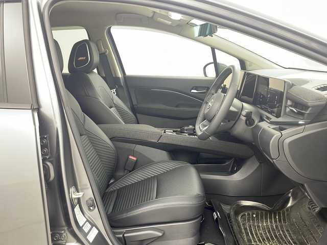 日産 オーラ G レザーエディション 熊本県 2024(令6)年 0.3万km ダークメタルグレー 純正9型ナビ/フルセグテレビ/Bluetooth/USB/HDMI/全方位カメラ/コーナーセンサー/BOSEサラウンドシステム/黒革シート/置くだけ充電/電子パーキング/オートホールド/エマージェンシーブレーキ/レーンキープアシスト/ブラインドスポットモニター/プロパイロット/インテリジェントルームミラー/ビルトインETC2.0/純正マット/ドアバイザー/スマートキー/スペアキー/プッシュスタート/LEDライト/オートライト/フォグライト/オートハイビームアシスト