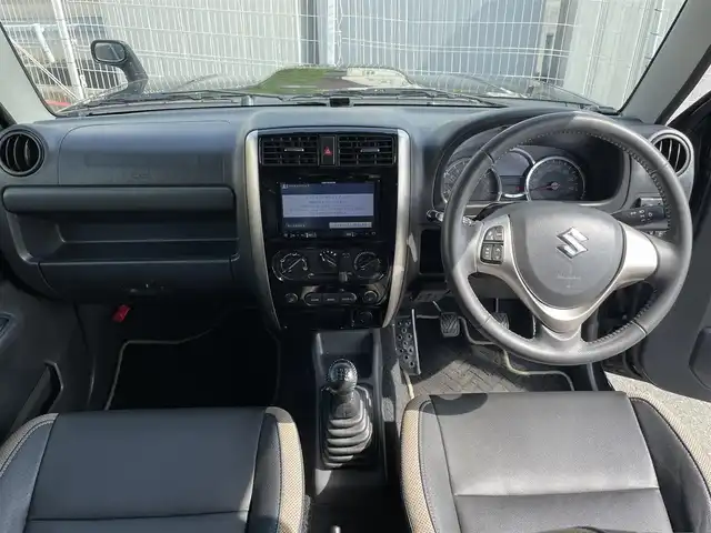 スズキ ジムニー ランドベンチャー 長野県 2018(平30)年 5万km ブルーイッシュブラックパール3 社外ナビ（FM/AM、CD、DVD）/バックカメラ/ワンセグテレビ/ETC/前方ドライブレコーダー/純正フロアマット/背面タイヤ/ダブルエアバック/革ステアリング/キセノンヘッドライト/スペアキー（１本）/純正16AW/保証書、取扱説明書